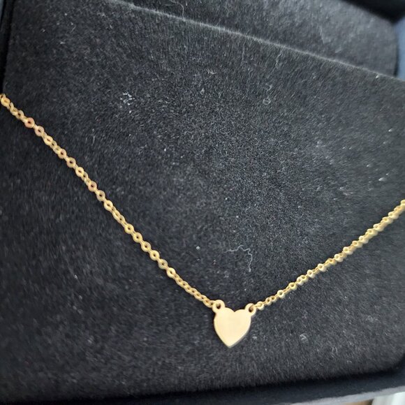 Dainty 14kt gold heart necklace - Picture 2 of 5